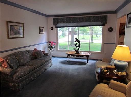 5th image of 8189 Valleyview Dr