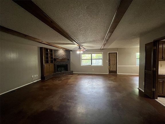 4th image of 1000 S Redbud Ave