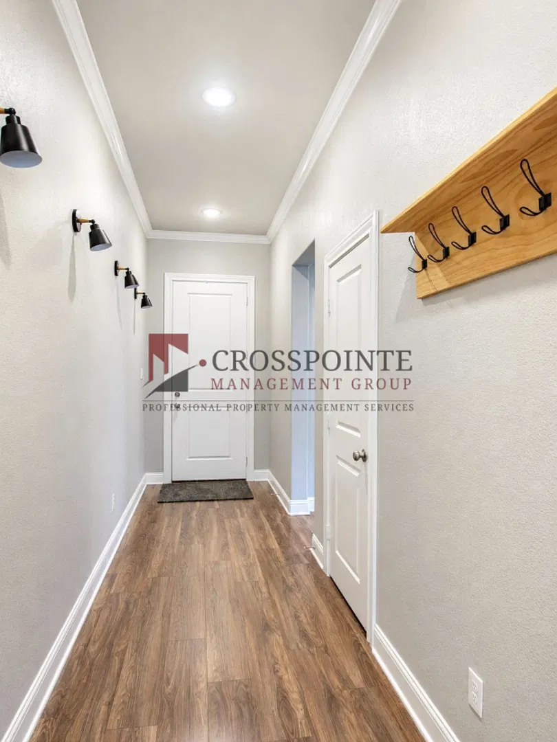 Beautiful 3 Bedroom 2 Bathroom Home! — Photo 4