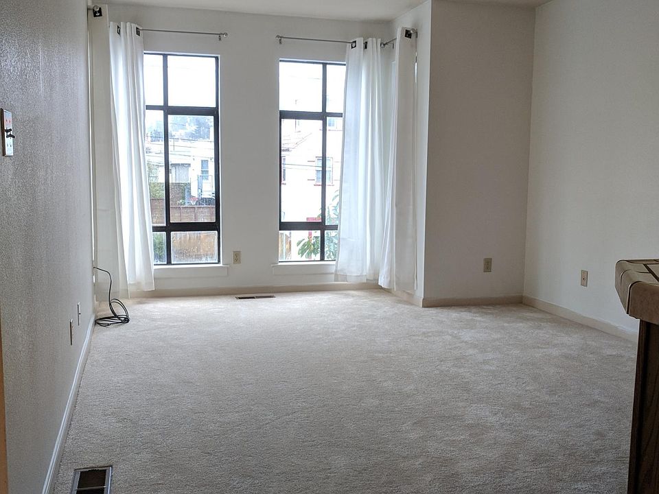 Living room (different angle)