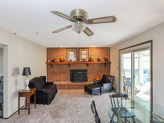5th image of 855 Louise Dr