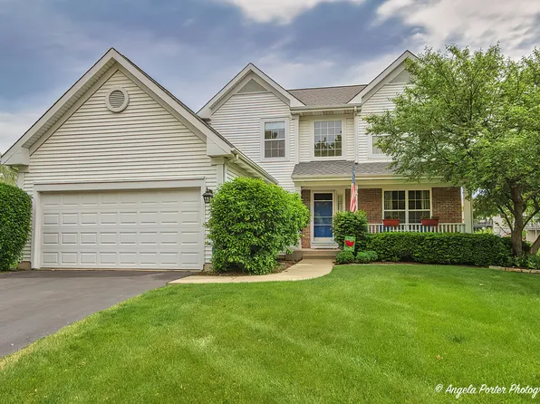 411 Lake Plumleigh Way, Algonquin, IL 60102