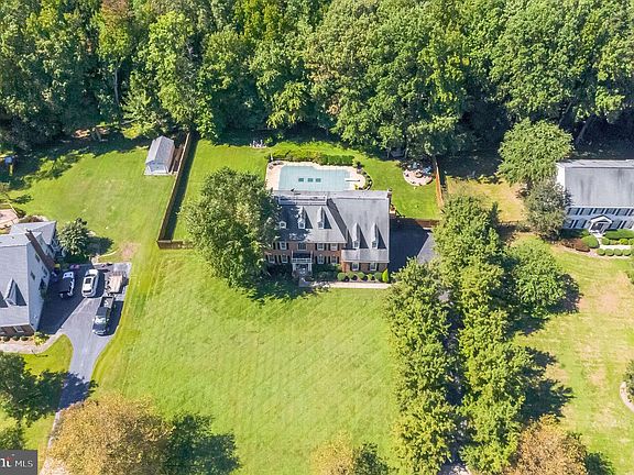 2nd image of 3425 Blandford Way