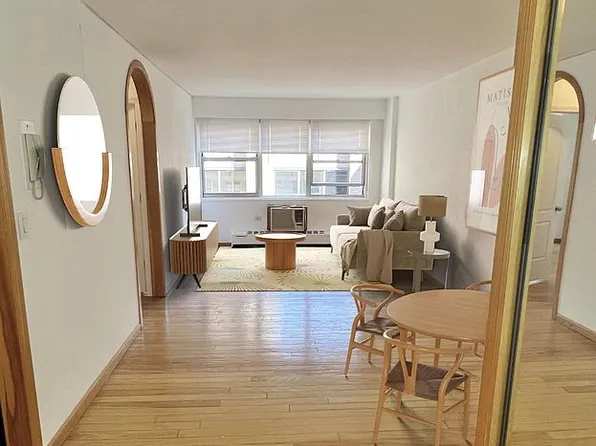 153 E 57th St APT 16B, Manhattan, NY 10022