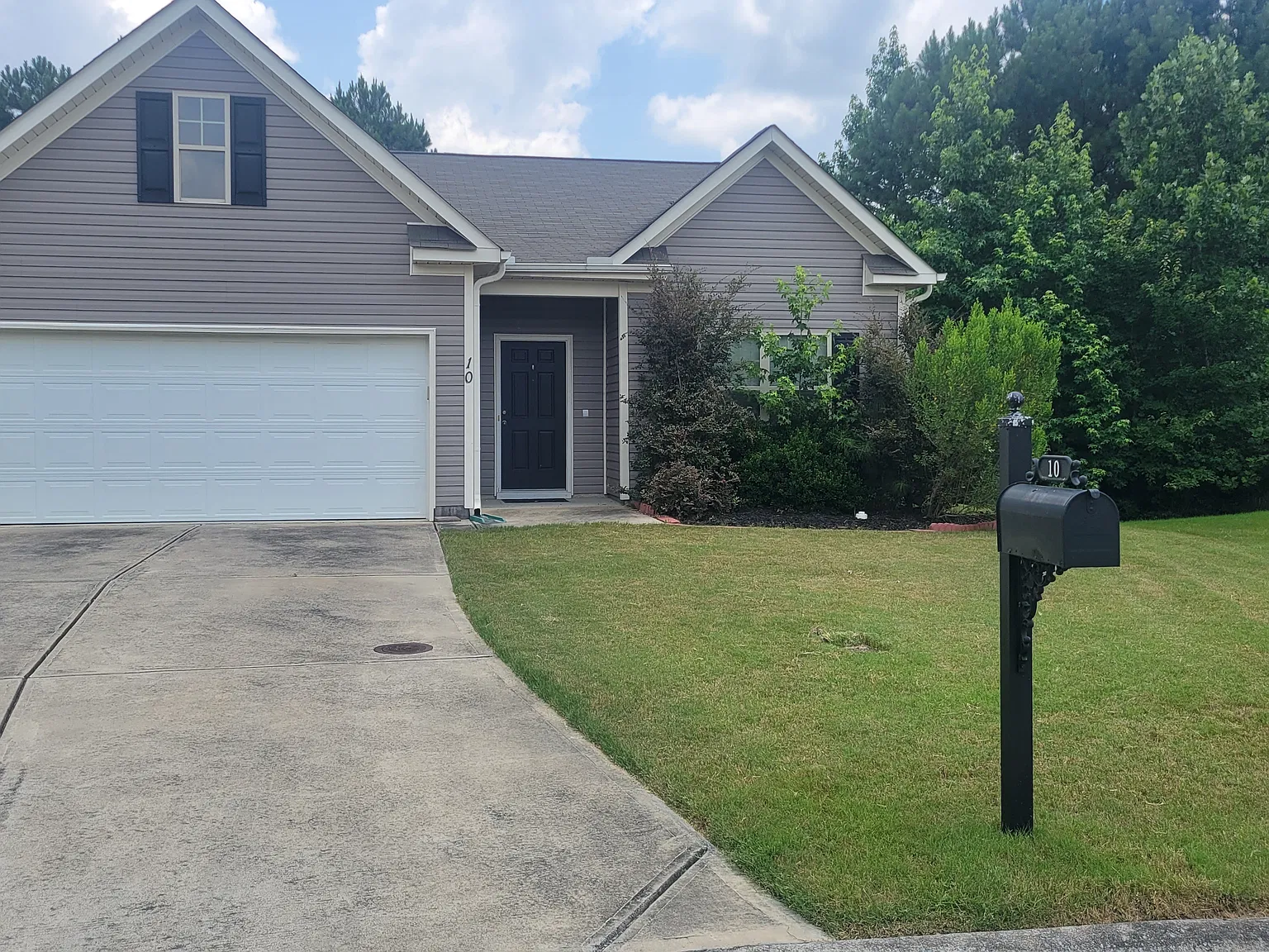 3 bed, 1679 sqft, $1,900 — Photo 1