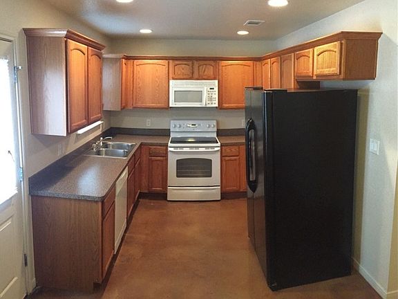 4th image of 300 N 10th St