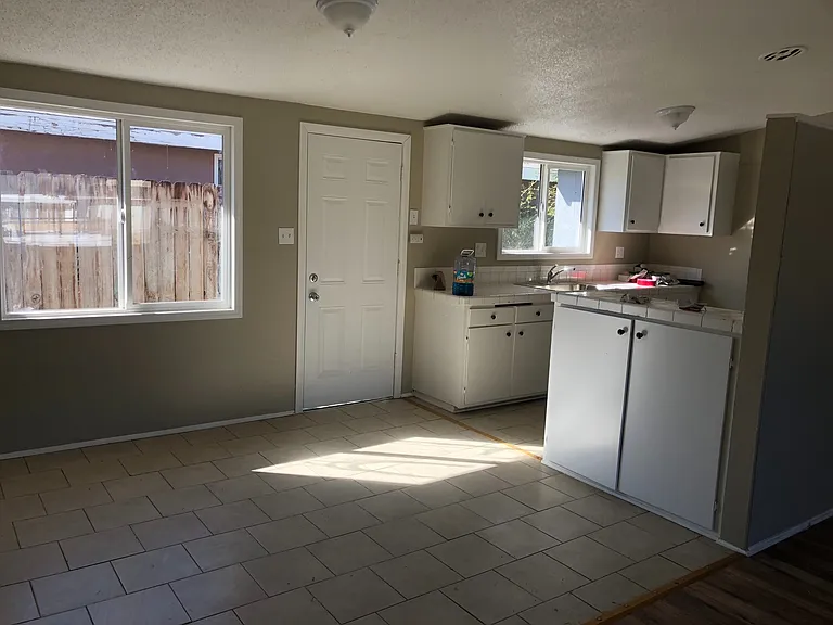 3138 E Avenue Q4 — Photo 6