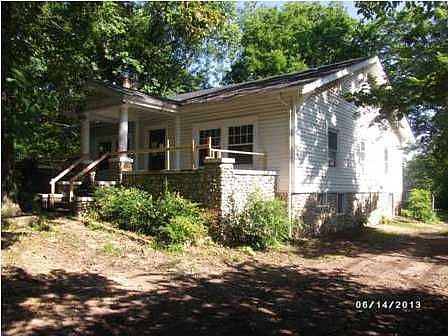 2nd image of 230 Lakeview Dr