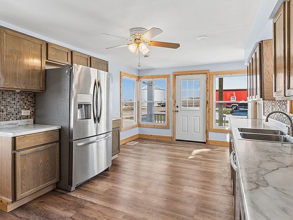 5th image of 3292 E 24th Rd