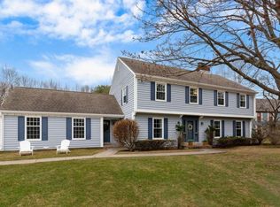 415 W White Oak Way, Mequon, WI 53092