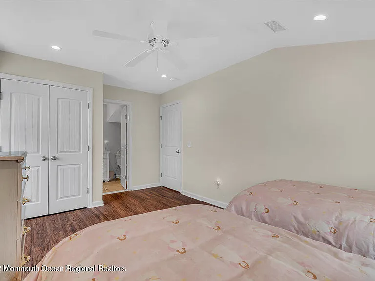 368 1st Ave — Photo 28