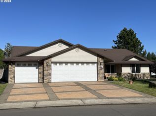 87661 Trek Dr, Veneta, OR 97487