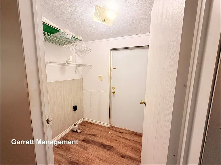 916 Iroquois Dr — Photo 8