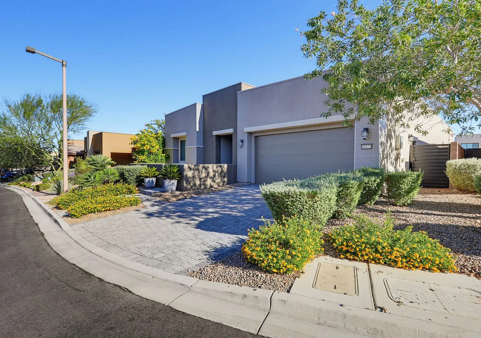 South Summerlin Vistara Gated Community Pool Home — Photo 4