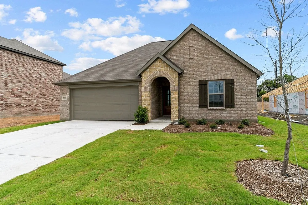 5 bed, 2483 sqft, $2,650 — Photo 1