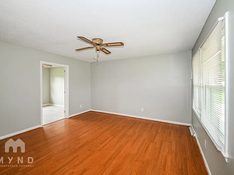 221 Tanglewood Dr — Photo 7