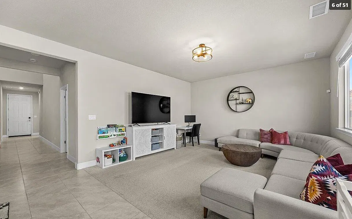4 bed, 3.5 bath, 2680 sqft, $3,700 — Photo 4