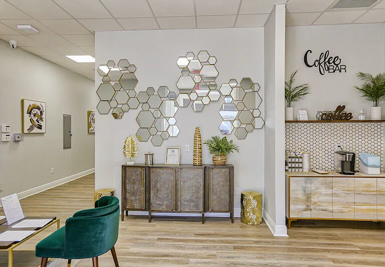 LTL Royal Palms Baton Rouge MT LLC — Photo 2