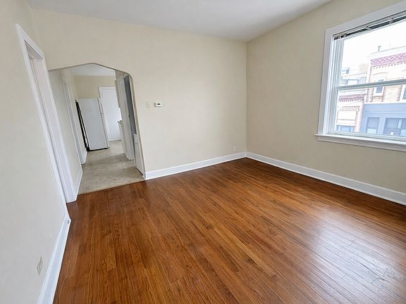 3rd image of 3034 W Belmont Ave APT 2F