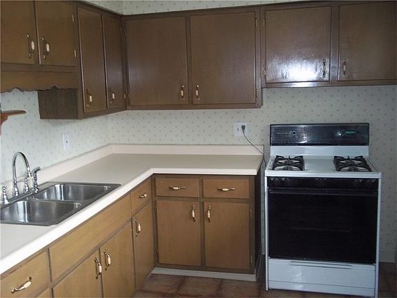 2nd image of 537 Longvue Dr