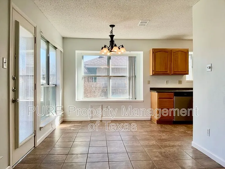 606 Eaglecreek Dr — Photo 10
