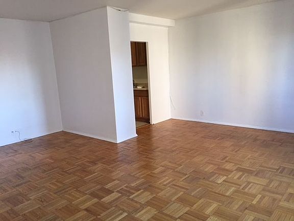 3rd image of 4 Fordham Hill Oval APT 9E