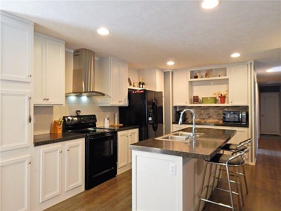 4th image of 228 Caddo Ln