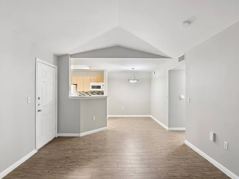 SoCo Apartments — Photo 38