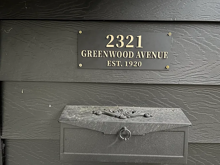 2321 Greenwood Ave — Photo 10
