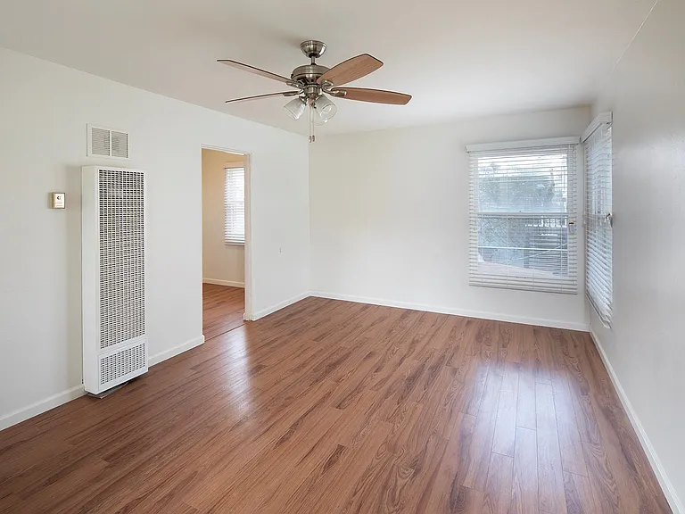Fourth Avenue Apartments — Photo 4