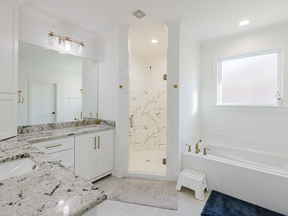 3rd image of 211 Rosemary Way