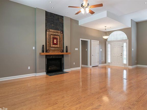3rd image of 2840 Driftwood St
