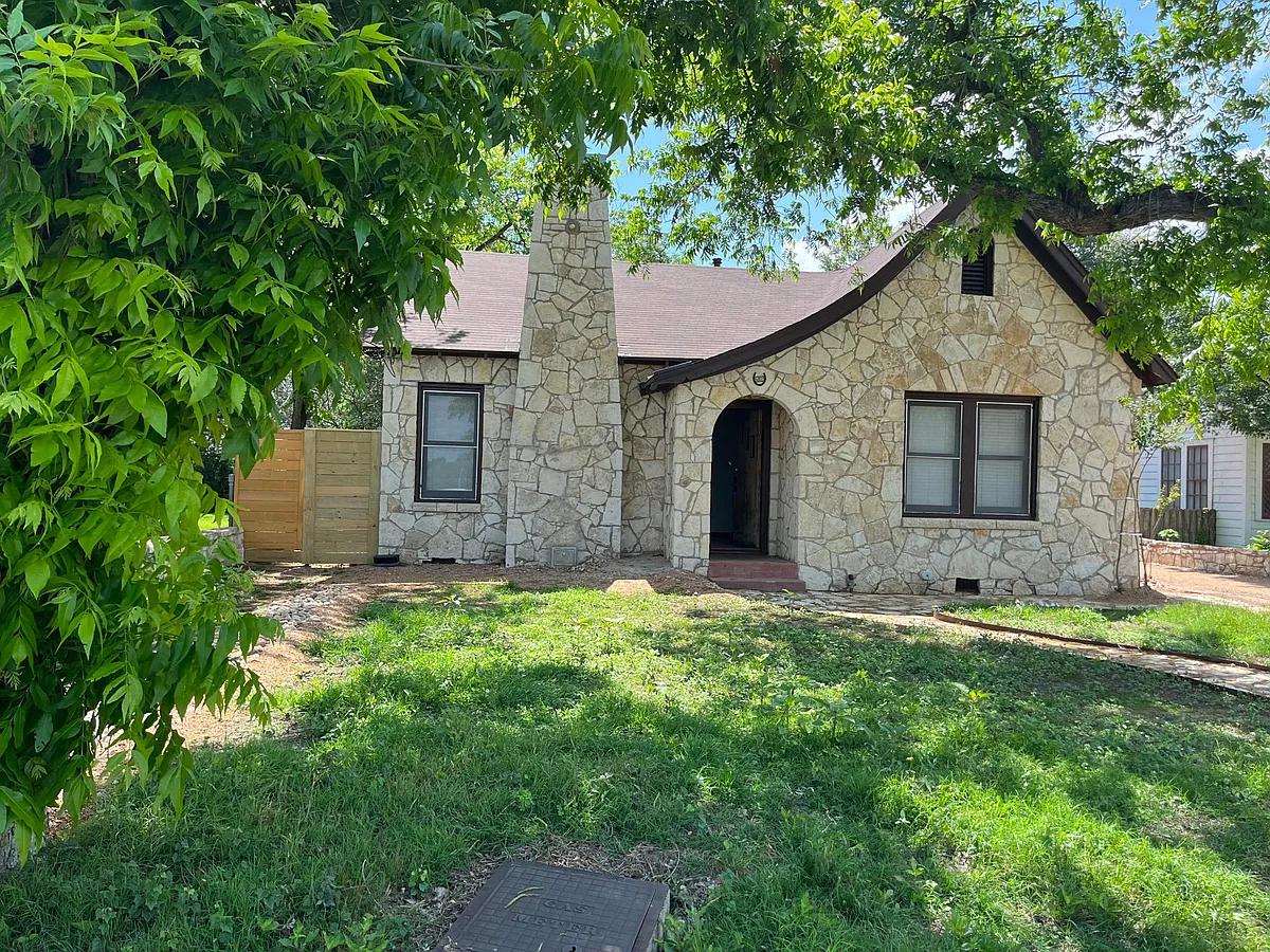 Building Photo - 3803 Red River St