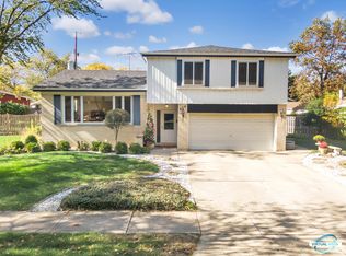 226 Terry Ln, Villa Park, IL