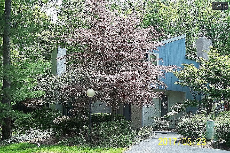 1st image of 1712 Woodledge Cir