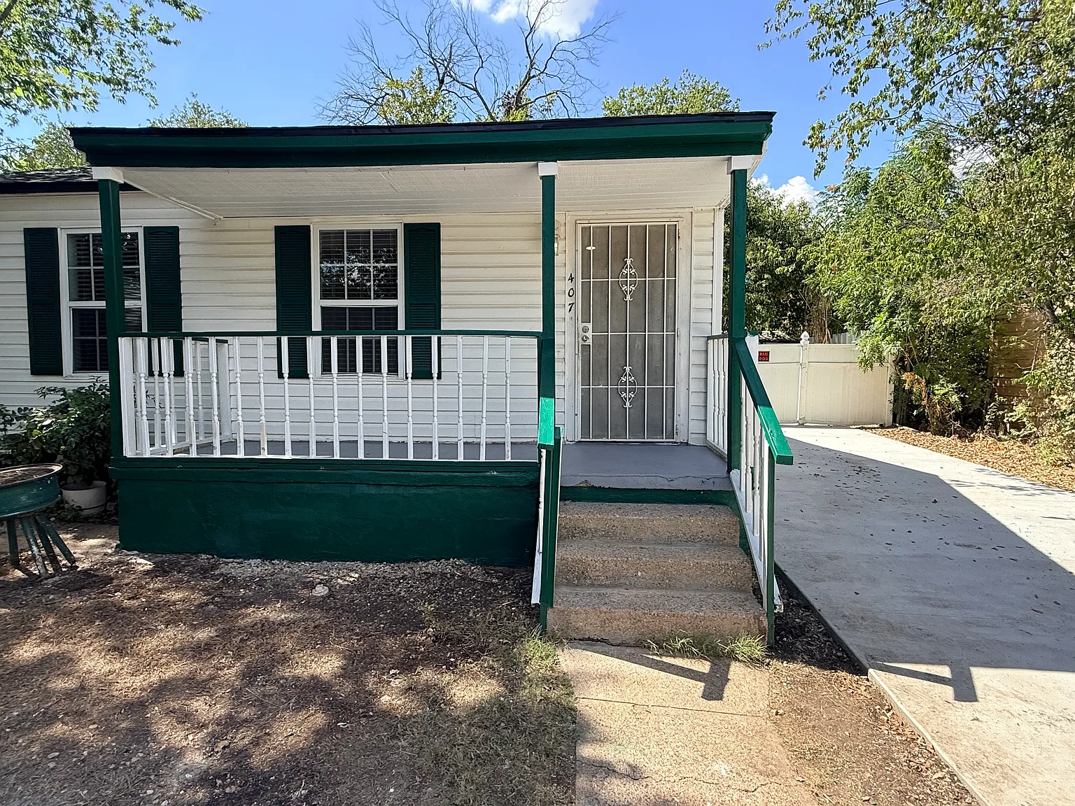 2 bed, 710 sqft, $1,100 — Photo 1