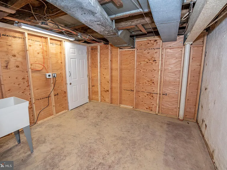 225 Old Soldiers Rd #B — Photo 32