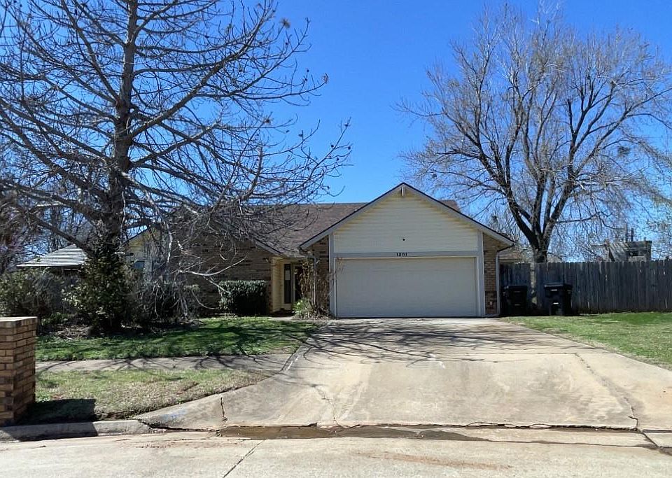 1st image of 1301 NE 21st Pl