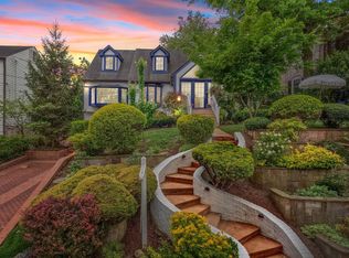 6005 Grove Dr, Alexandria, VA 22307