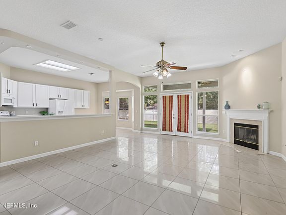 4th image of 2070 Thornhill Dr