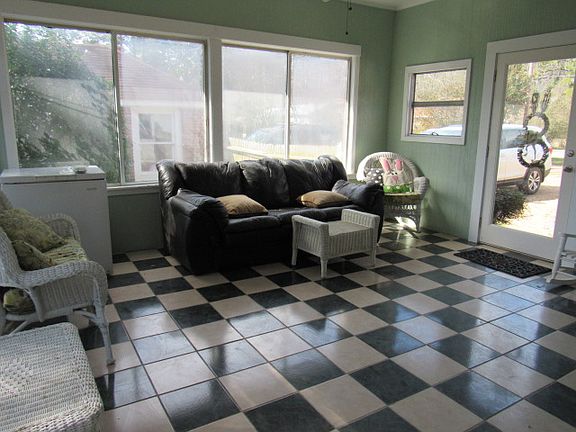 3rd image of 500 Lee St