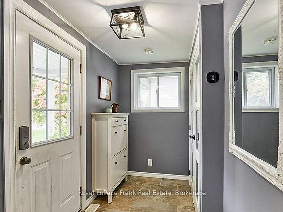5th image of 34 Pleasant View Ave