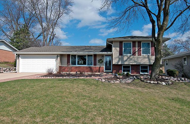 1st image of 22W420 Teakwood Dr