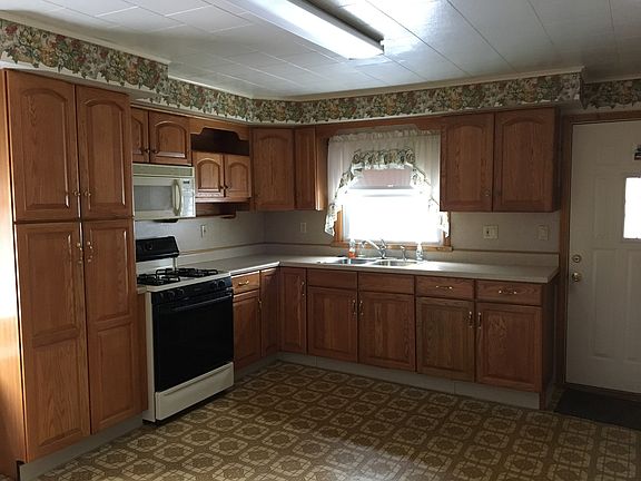 5th image of 1186 River Rd