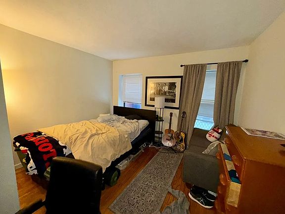3rd image of 350 Marlborough St APT 1