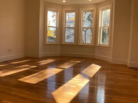 5th image of 3 Winnemay St Floor 1