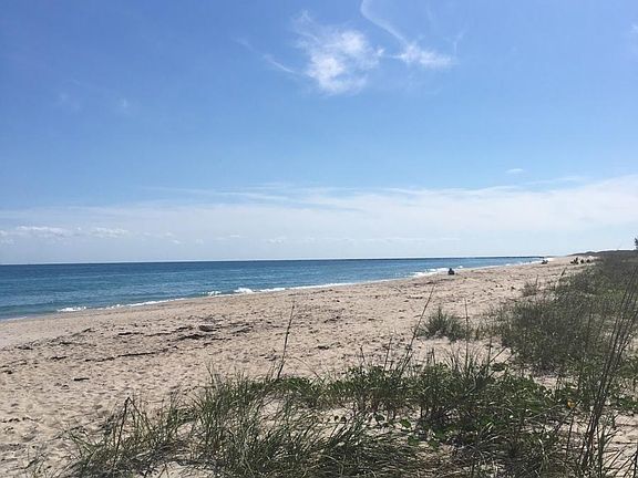 Beach - 5 minute walk from the house