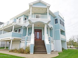 4 Tradewinds Ln, Sea Bright, NJ 07760