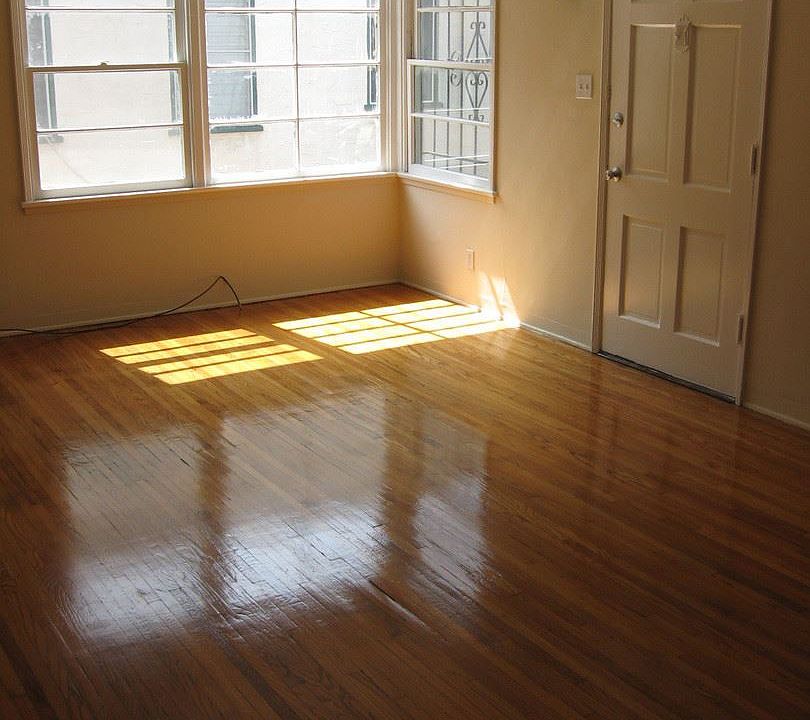 2nd image of 416 1/4 N Gardner St