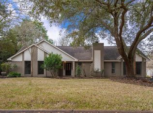 5422 Appleblossom Ln, Friendswood, TX 77546